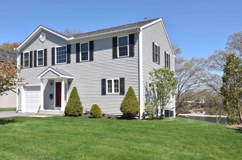 44 Boulevard Ave, Lincoln, RI 02865-2108