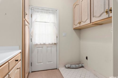 2515 Willow Hl Dr, Sandy UT 84093-1894 exterior