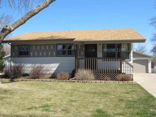 1325 Richmond Dr, Bismarck, ND 58504-6569