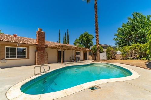 42942 19th St, Lancaster, CA 93534-6225