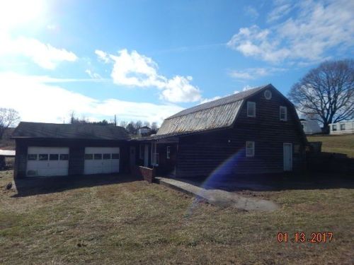 50 Bronco Rd, Hillsville, VA 24343-3639