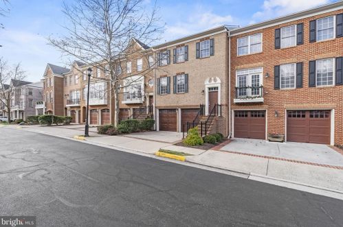 135 Herndon Mill Cir, Herndon, VA 20170-4484