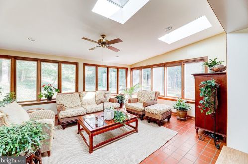 4103 Whispering Ln, Annandale, VA 22003-2057