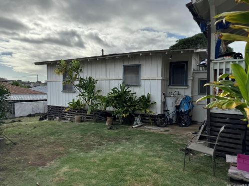 3877 Claudine St, Honolulu HI  96816-4333 exterior