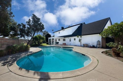 1506 Tonia Ct, Anaheim CA  92802-3922 exterior