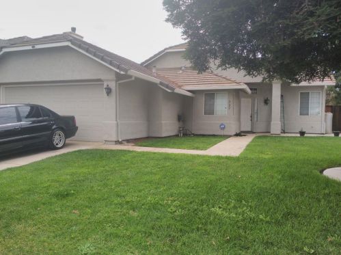 727 Foothill St, Los Banos, CA 93635-5138