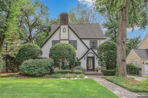 771 Clinton Ave, Oradell, NJ 07649-1409