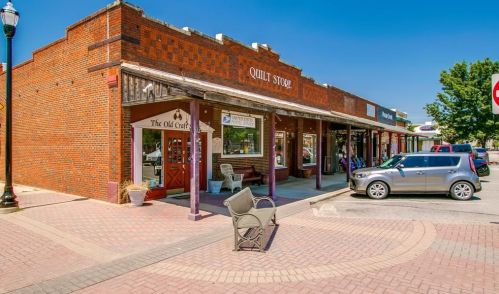 1508 Jackson St, Carrollton TX 75006-6255 exterior