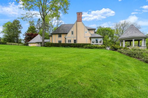 672 Lake Ave, Greenwich CT  06830-3854 exterior