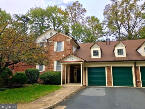 7252 Glen Hollow Ct, Annandale, VA 22003-2561