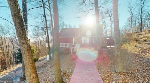 400 Cardinal Dr, Rio WV  26755-6048 exterior