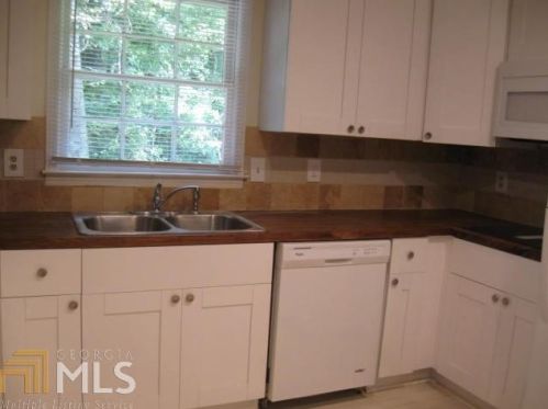 3821 Eagle Woods Cir, Lithonia GA  30038-3925 exterior