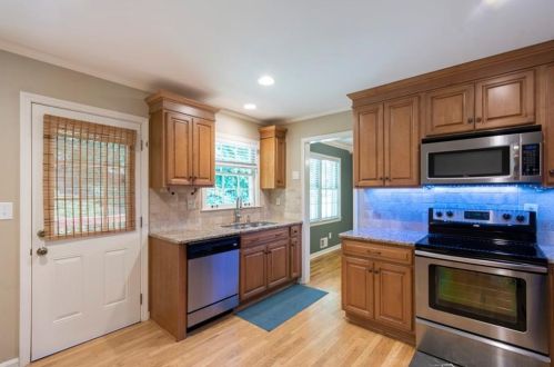 6769 Lockridge Dr, Atlanta GA  30360-1555 exterior