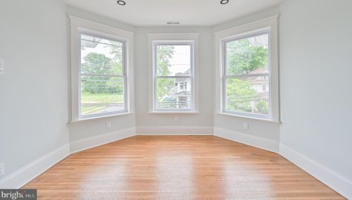 90 Holly Ave, Pitman NJ  08071-1249 exterior