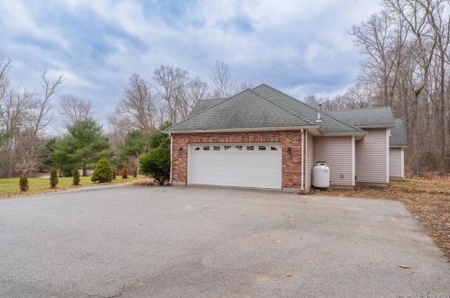 5 Stonewall Rd, Colchester CT  06420-4135 exterior