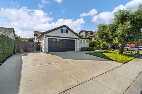 814 Reynolds Ave, Ripon, CA 95366-2940