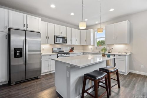 2418 Troy Ct, Aurora CO 80011-6641 exterior