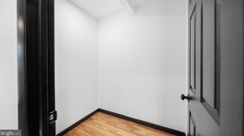 512 4 St, Philadelphia PA 19133-3105 exterior