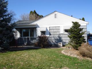 3325 25 Ave, Moline IL  61265-5129 exterior