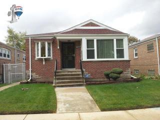 8722 Dante Ave, Chicago, IL 60619-7118