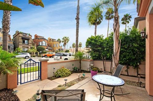 707 Tremont St, Oceanside, CA 92054-2145