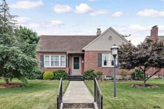 425 Baer Ave, Hanover, PA 17331-2702