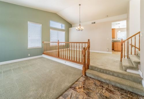 718 Violet Ln, Vacaville, CA 95687-7255