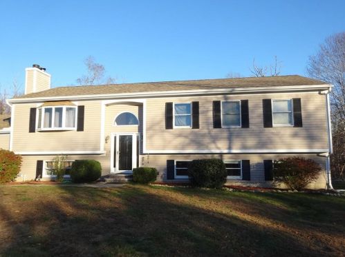 7 Fox Ridge Dr, Richmond, RI 02898-1159