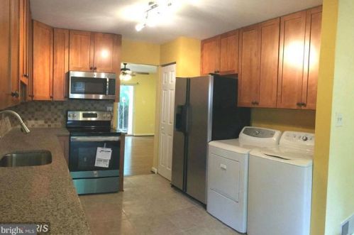 2356 Southgate Sq, Herndon VA  20191-1237 exterior