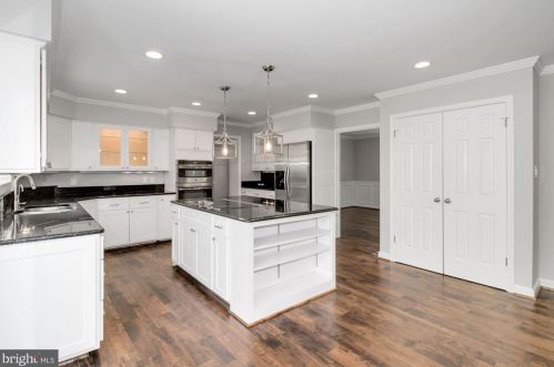 2020 Huntcliff Dr, Gambrills, MD 21054-2027