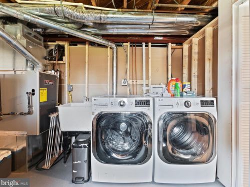 810 Venice Dr, Silver Spring MD 20904-2065 exterior