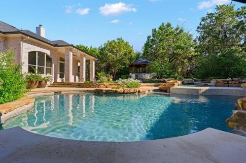 8009 Dark Vly Cv, Austin TX 78737-3520 exterior