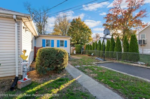 54 Passaic St, Middletown, NJ 07748-5440