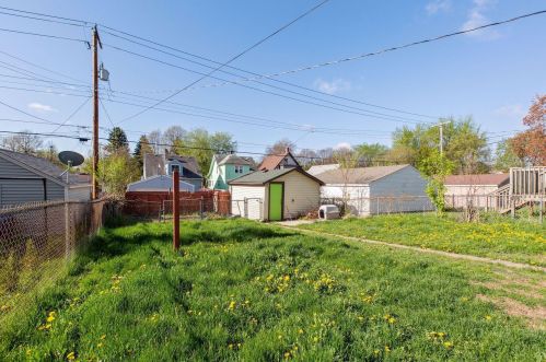 986 4th St, Saint Paul MN  55106-5209 exterior