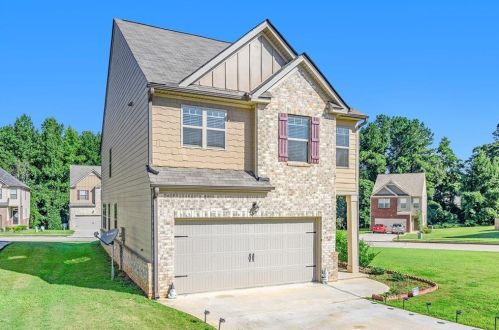1083 Lear Dr, Locust Grove, GA 30248-7228