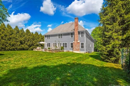 5 Christopher Ln, Norwalk CT  06851-3325 exterior