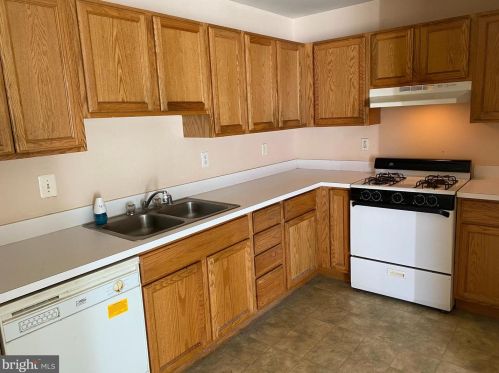 271 Center Deen Ave, Aberdeen MD  21001-2040 exterior