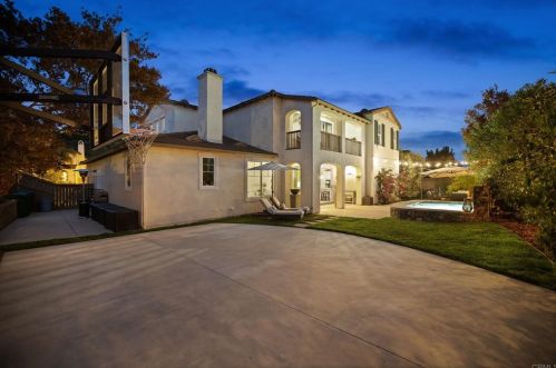 7443 Circulo Sequoia, Carlsbad, CA 92009-8467