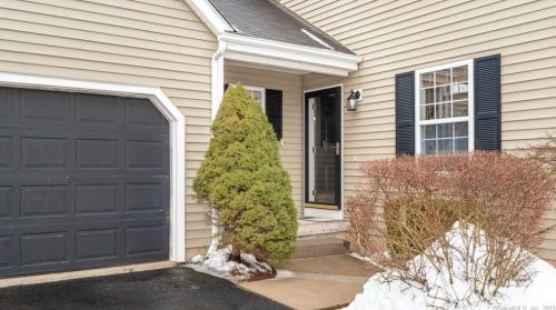 28 Rolling Grn, Middletown, CT 06457-8739