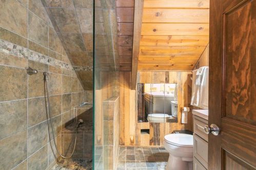 15062 Donnington Ln, Truckee CA  96161-1136 exterior