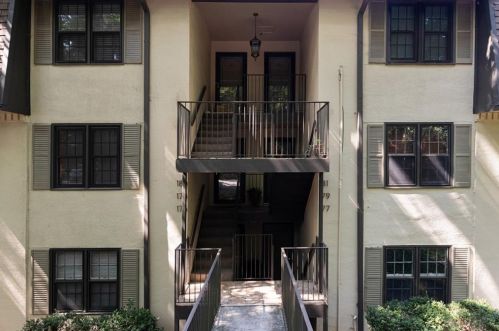 178 Barone Pl, Atlanta GA  30327-1073 exterior