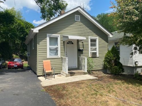 922 Helmholz Ave, Waukegan, IL 60085-7350