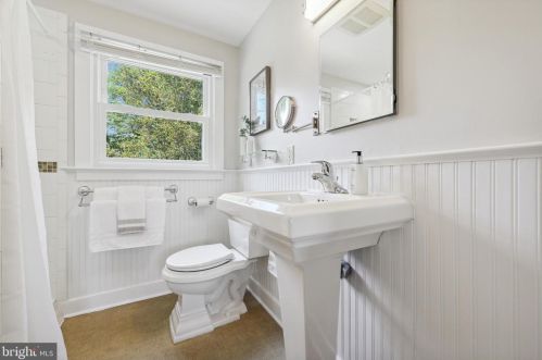 30 Robert Rd, Princeton NJ  08540-5333 exterior