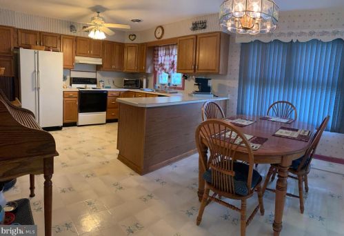 703 Bunker Hill Ave, Trenton, NJ 08648-4412