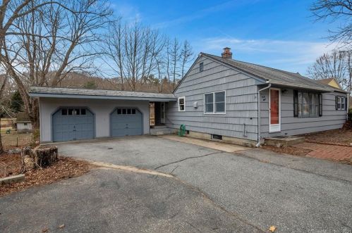 98 Pattagansett Rd, Niantic, CT 06357-2134