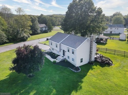4 York Dr, Annandale, NJ 08801-3338