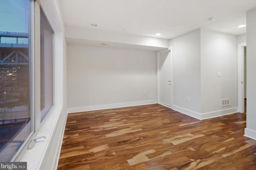 154 Front St, Philadelphia PA  19106-0020 exterior