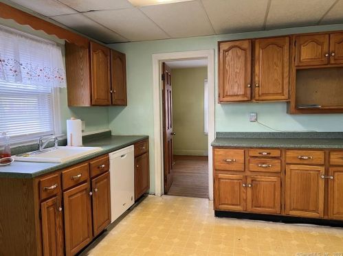 96 Tracy Ave, Waterbury, CT 06706-2143