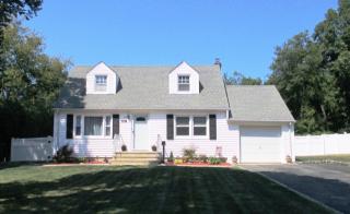 61 Village Dr, Wayne, NJ 07470-2744