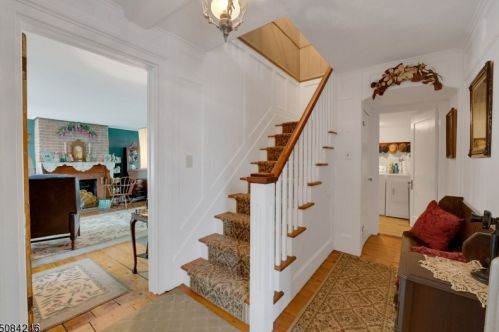 102 New Providence Rd, Mountainside, NJ 07092-2522